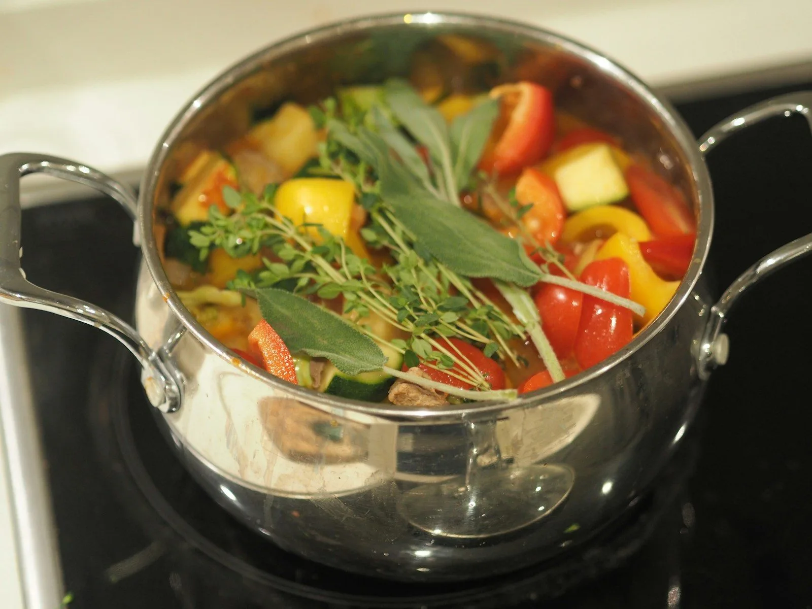 Caldos y fondos caseros: pollo, verduras y pescado