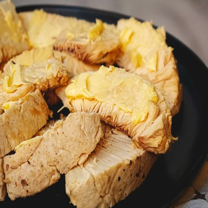 Receta de fruta del pan con salsa de mantequilla