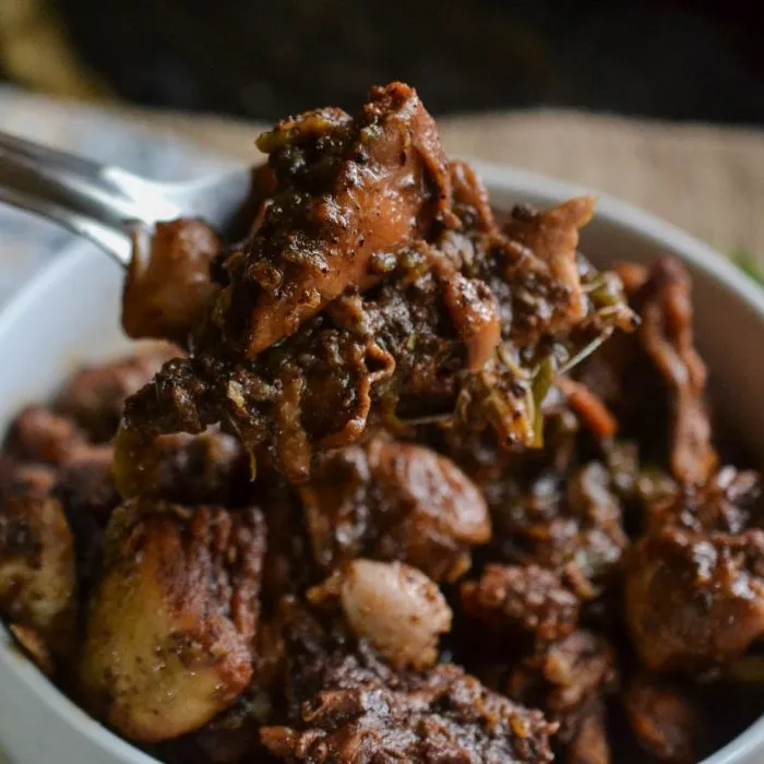 Pollo guisado al estilo Brown