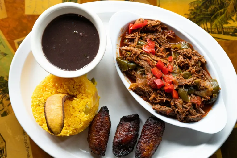 Ropa vieja cubana
