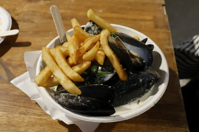Mejillones con patatas fritas
