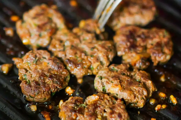 Grilled köfte (Turkish meatballs)