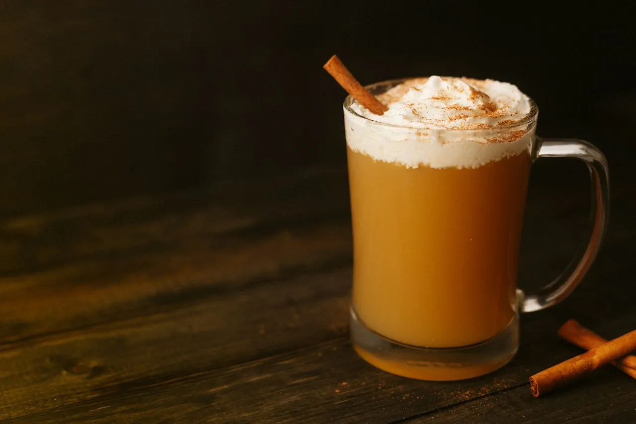 Café con leche condensada y canela