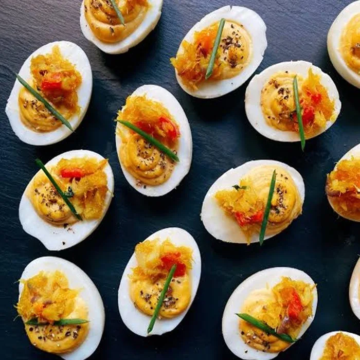 Huevos rellenos de bacalao