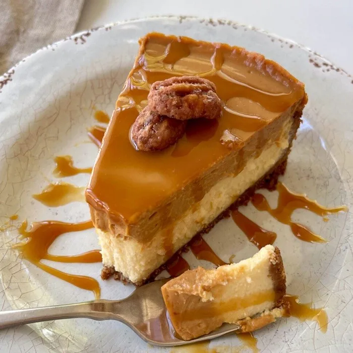 Dulce de Leche Coesecake with Maria Galeta Crust.