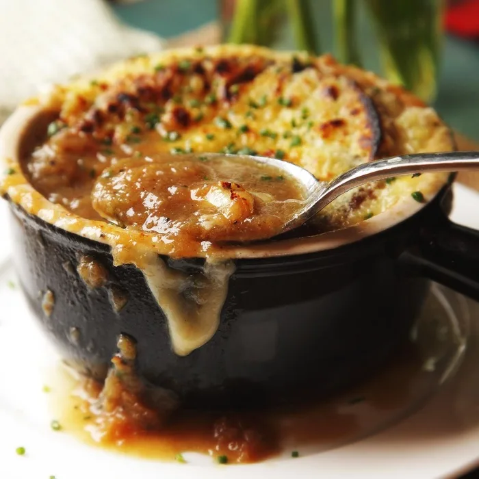 Sopa de cebolla francesa