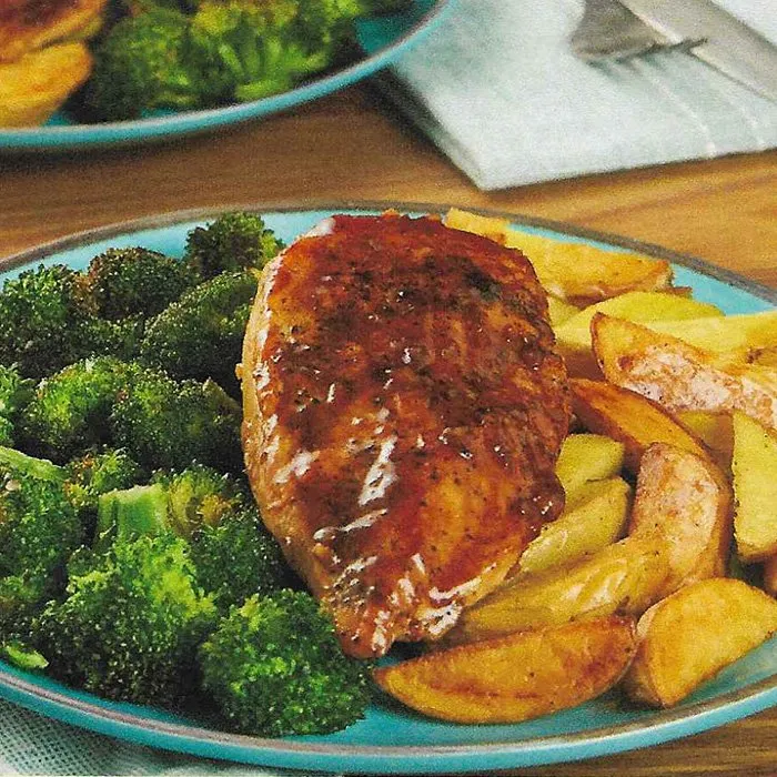 Pollo al balsámico con miel, brócoli crujiente y patatas