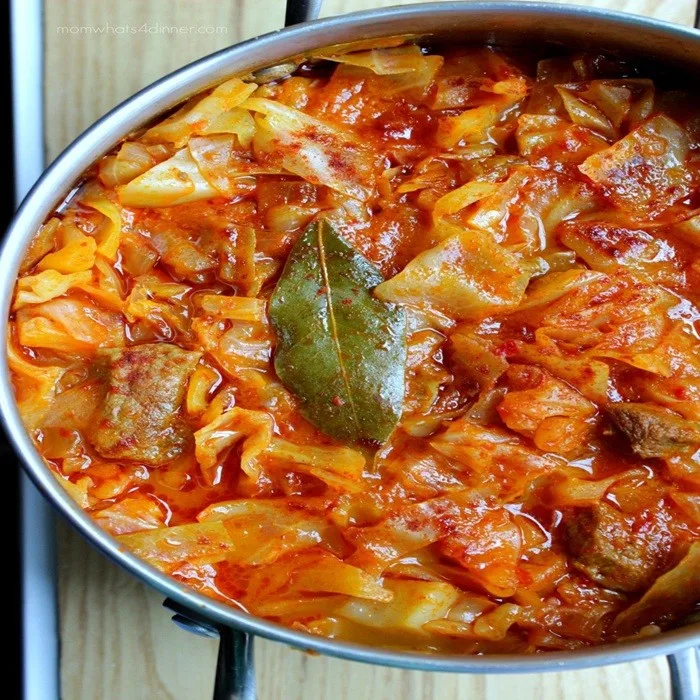 Lakra me Mish: guiso de col y carne