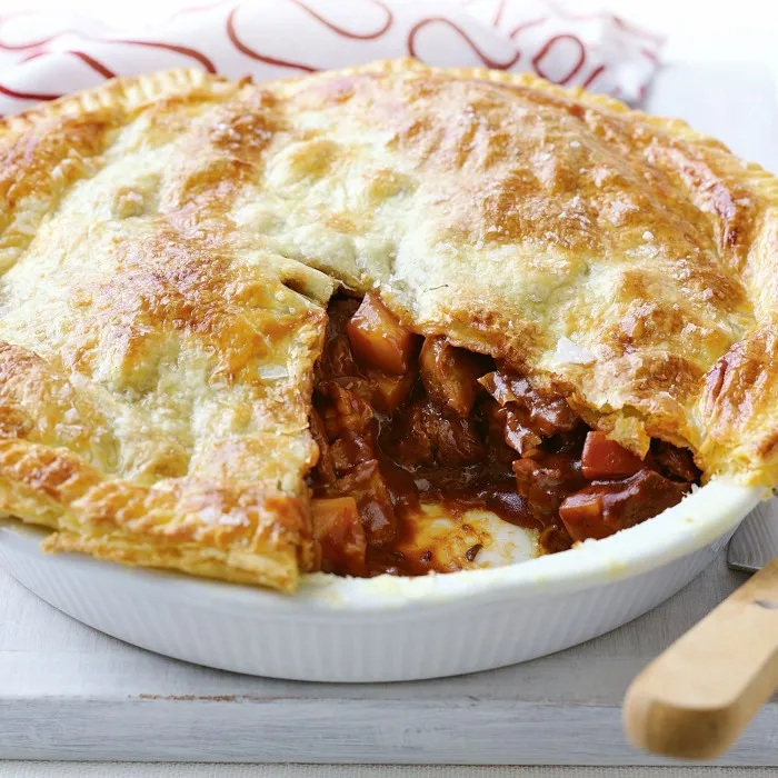 Torta salata con agnello e patate