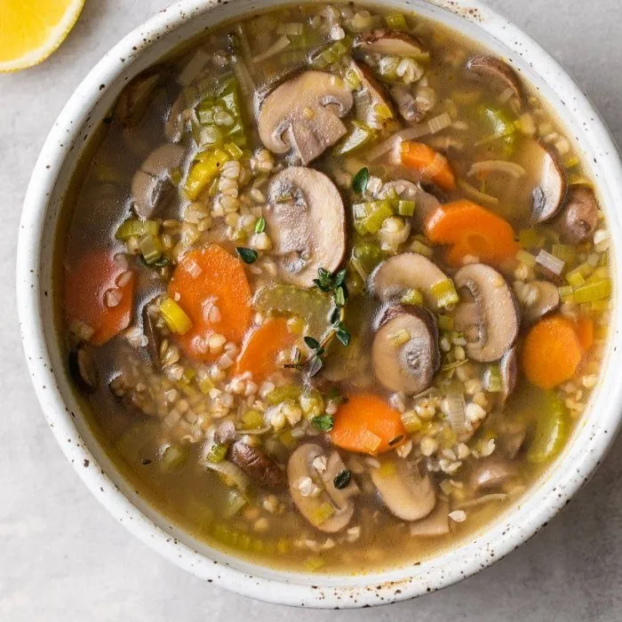 Sopa de setas con trigo sarraceno