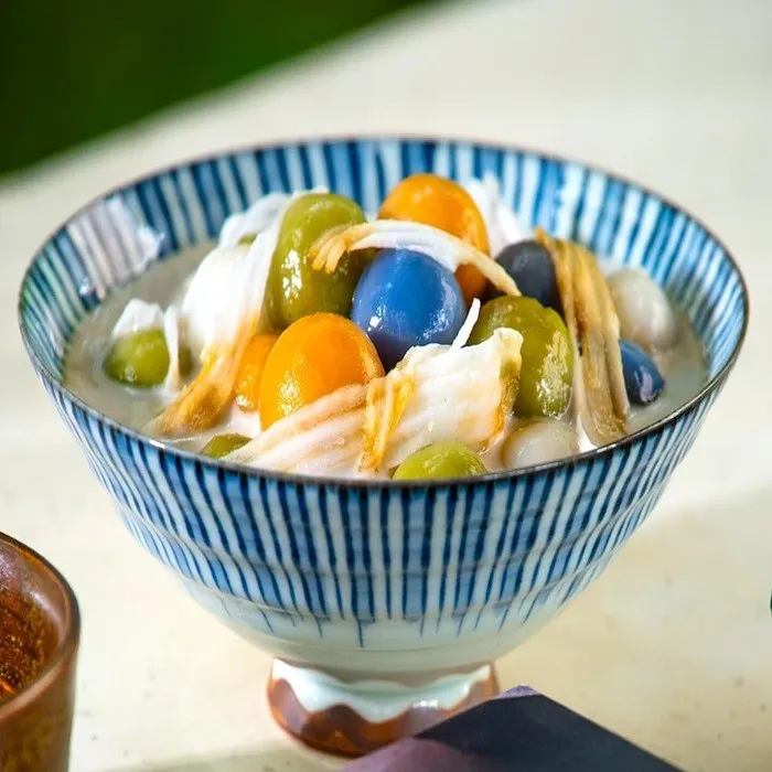 N.º E (Bolas de arroz glutinoso en almíbar y crema de coco)