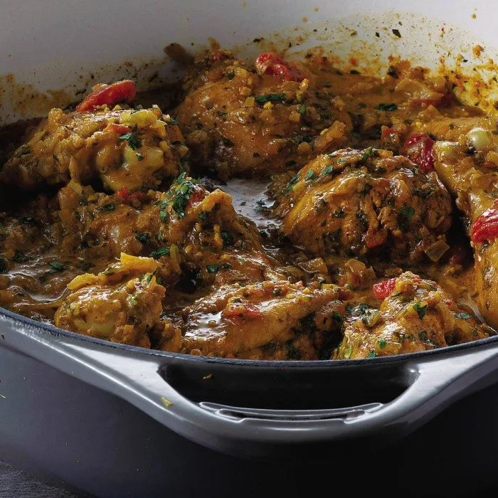 Pollo al curry con noci