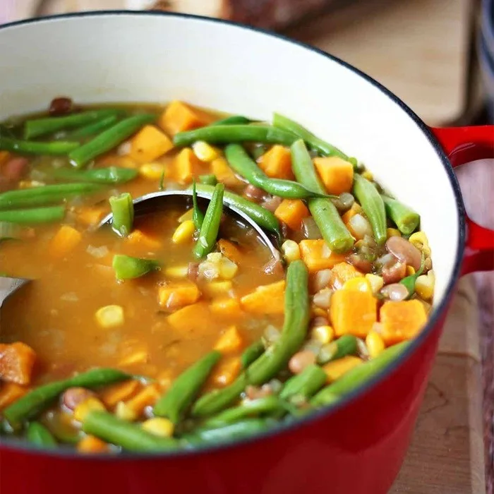 Porotos Granados (guiso chileno de frijoles)