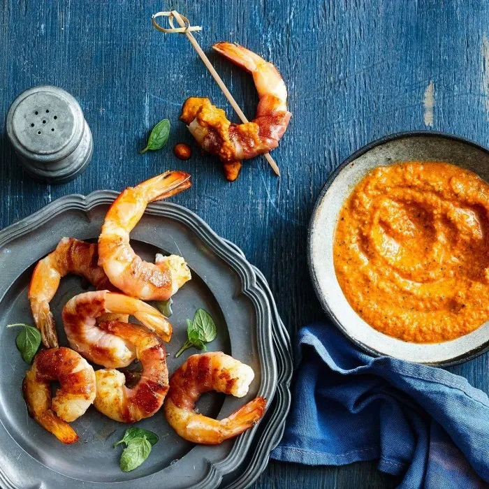 Gambas con salsa romesco