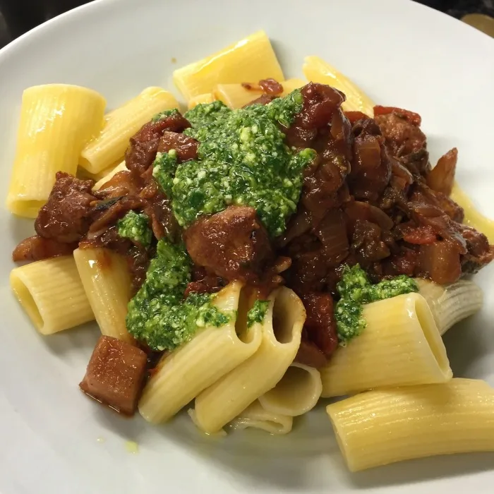 Rigatoni à la sauce à la saucisse au fenouil