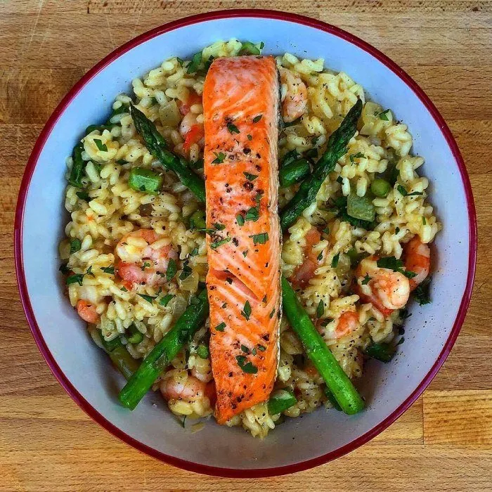 Risotto au saumon et aux crevettes