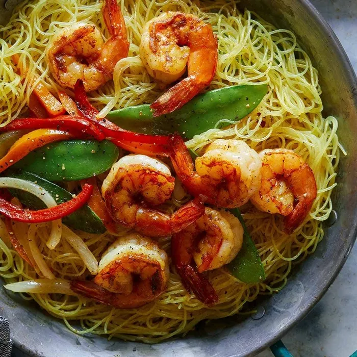 Spaghetti alla singaporiana con gamberetti