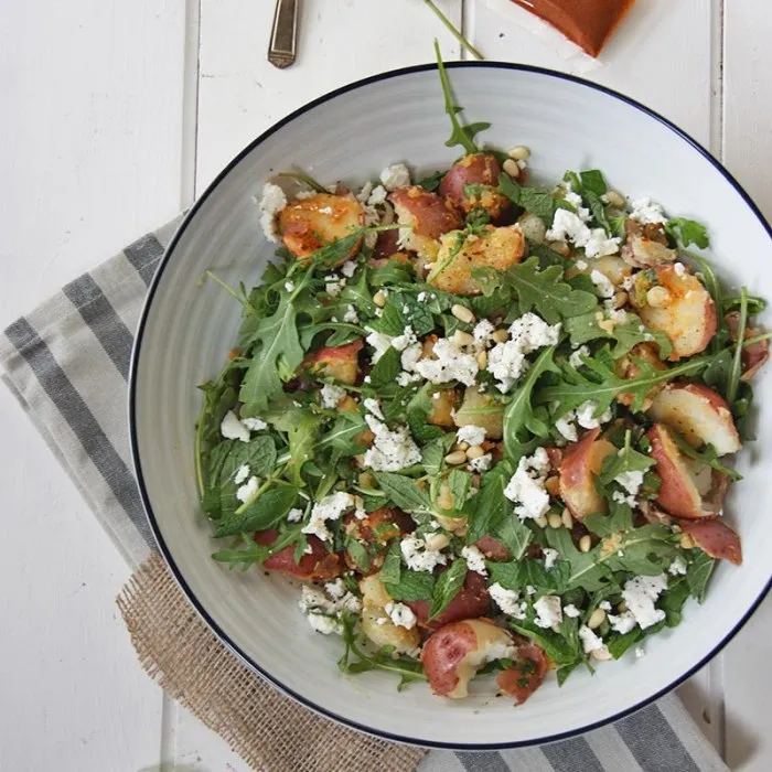 Ensalada de patatas picante del norte de África