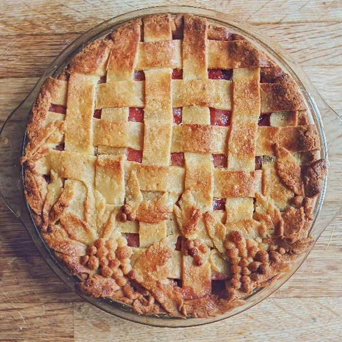 Tarta de fresa y ruibarbo